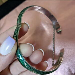 Sterling SIAM green enamel inlay hinged bangle